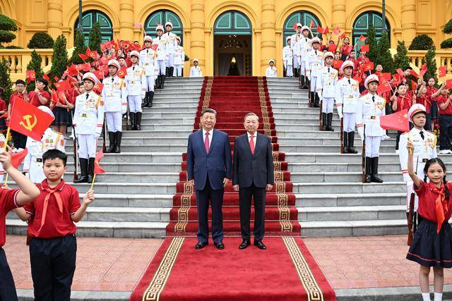 信用平台出租
_图集｜越共中央总书记苏林为习近平举行欢迎仪式