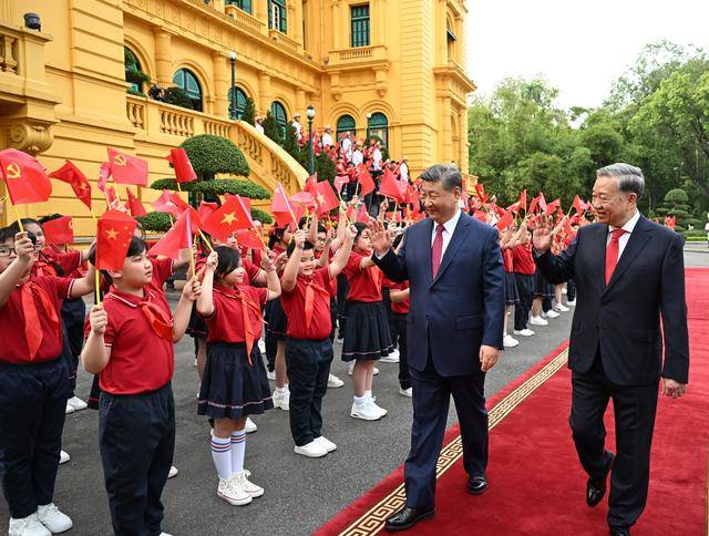 信用平台出租
_图集｜越共中央总书记苏林为习近平举行欢迎仪式
