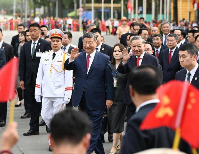 信用平台出租
_图集｜越共中央总书记苏林为习近平举行欢迎仪式