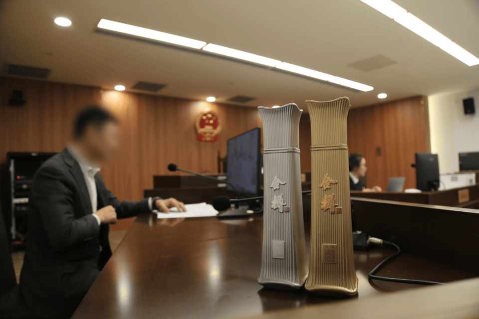 皇冠公司的代理怎么拿
_白酒瓶仿照北京第一高楼外形皇冠公司的代理怎么拿
，涉事公司被判赔45万！法院：侵犯建筑作品著作权